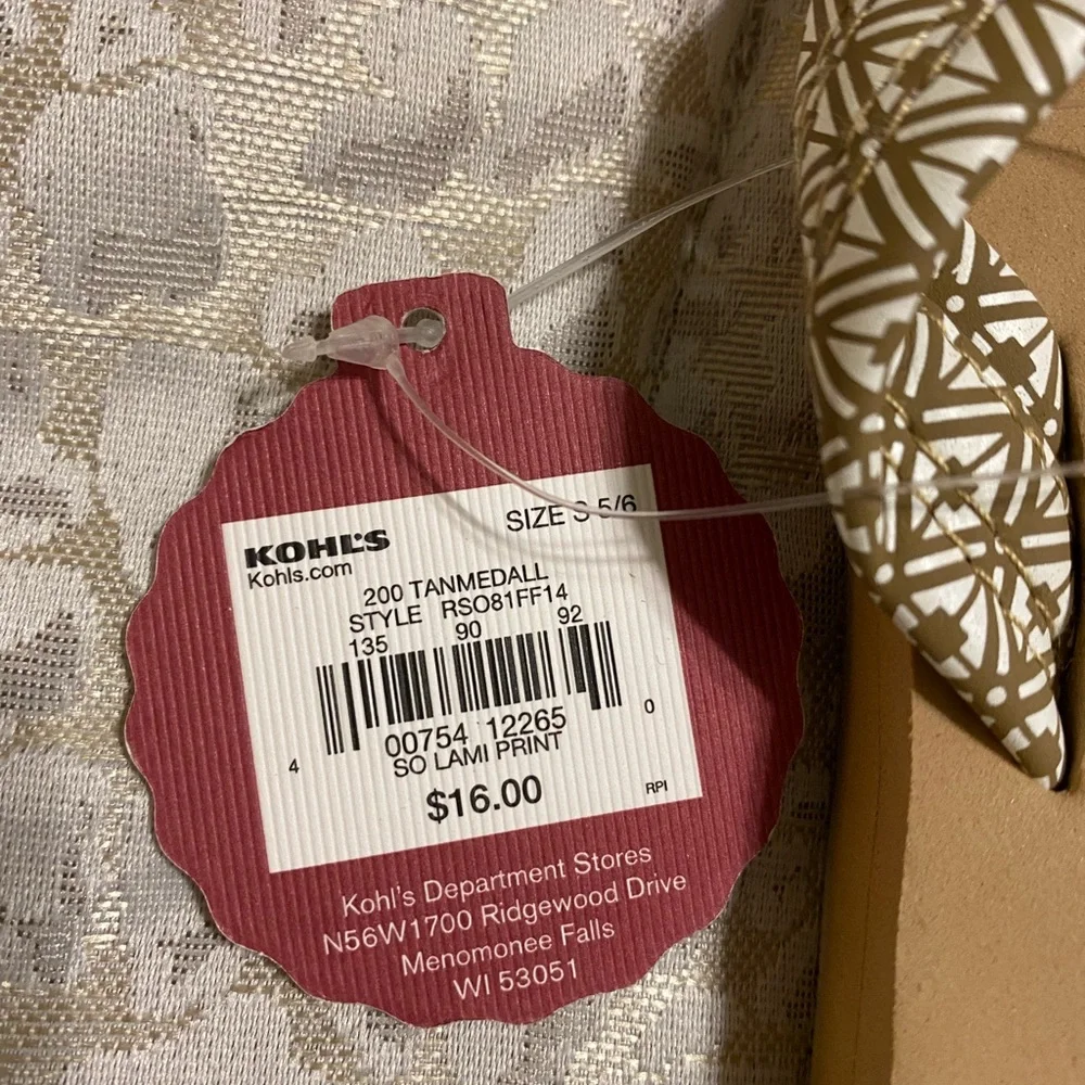 Women sandals sz 6 - Picture 2 of 3